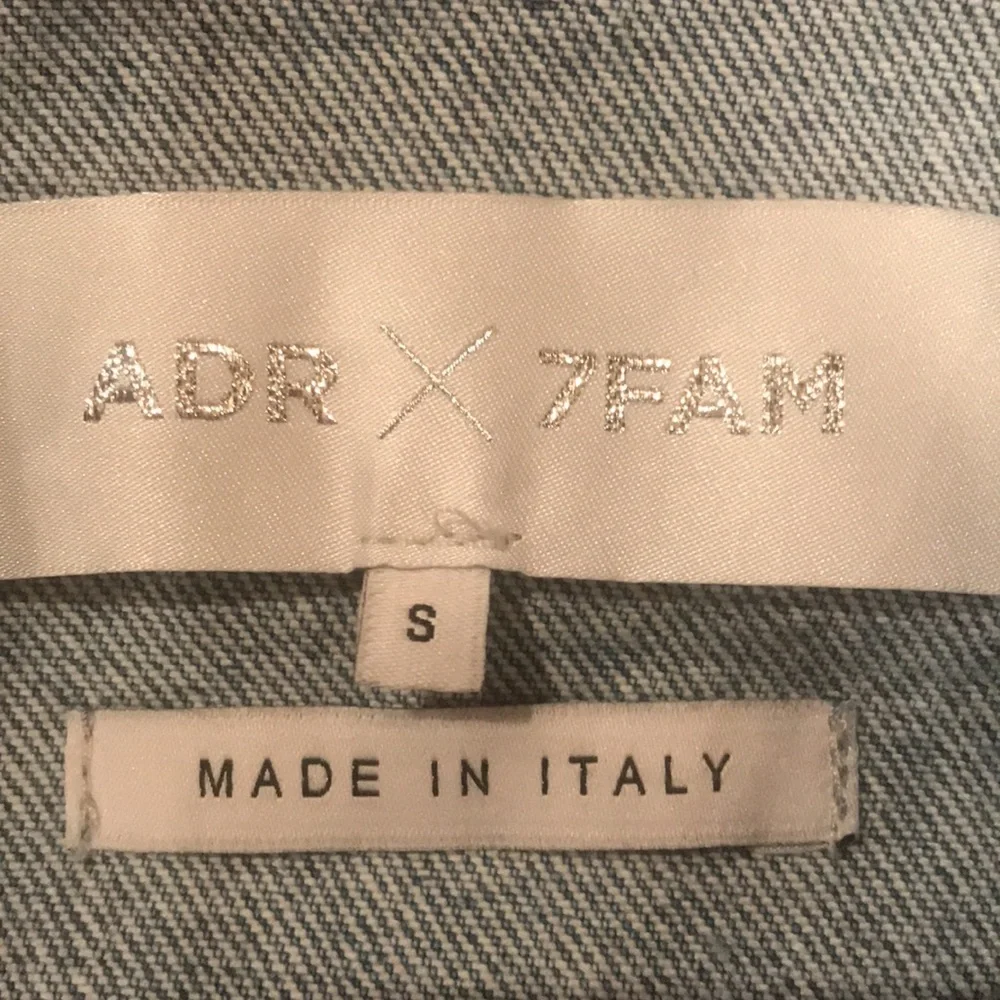 7 for all mankind Jean jacket with Swarovski element . Watch the video please - Picture 7 of 17